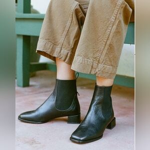LOQ Ottavia Chelsea Black Boots